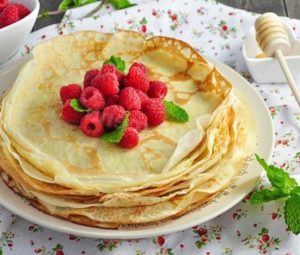 Рецепты блинов на Масленицу по дням недели: на воде, молоке и кефире
