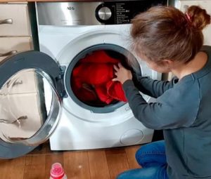 Как стирать куртку в стиральной машине: советы по уходу и стирке