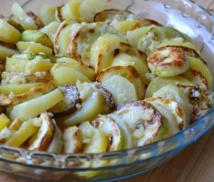 Курица с кабачками и картошкой в духовке
